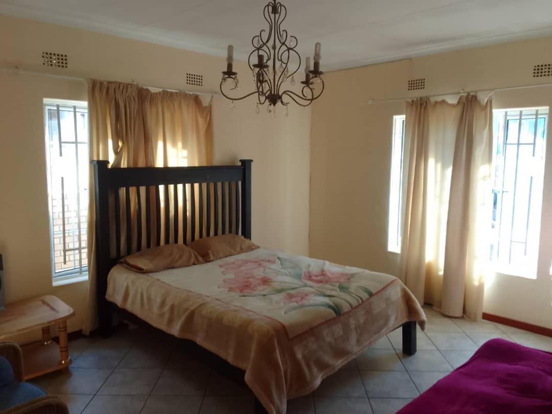 Sugar Shack Backpackers Botswana Bed & Breakfast Gaborone Luaran gambar
