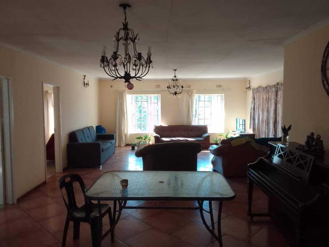 Sugar Shack Backpackers Botswana Bed & Breakfast Gaborone Luaran gambar
